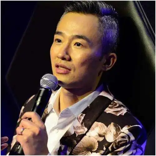 而程雷在第一眼看到王萌萌之后便一见钟情了,此后更是直接展开了