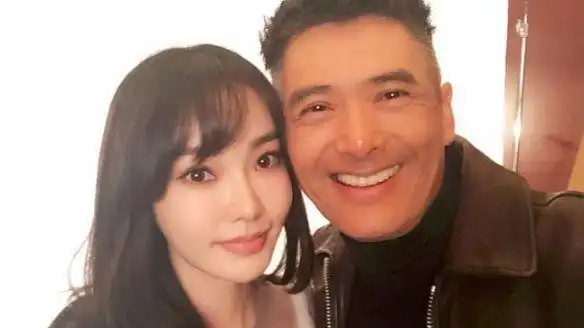 周润发女儿身材有多好?穿"人体彩绘"裙太亮眼,堪称行走的人鱼