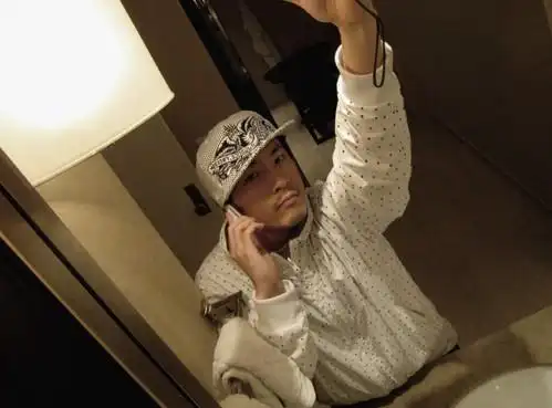 teddy(1tym队长,2ne1多数词曲出自此人之手)