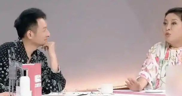 6岁得白血病,被妈妈卖舞厅还债,遇见向华强前的向太真苦啊