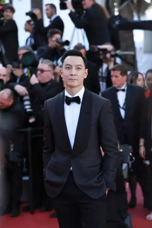 关晓彤薄荷绿礼服裙获赞胡歌红毯上的眨眼杀好迷人