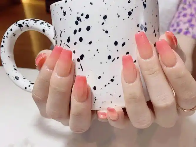 水蜜桃透色渐变美甲