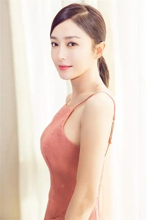 秦岚经典粉色长裙壁纸:美丽优雅而的邻家小姐姐!