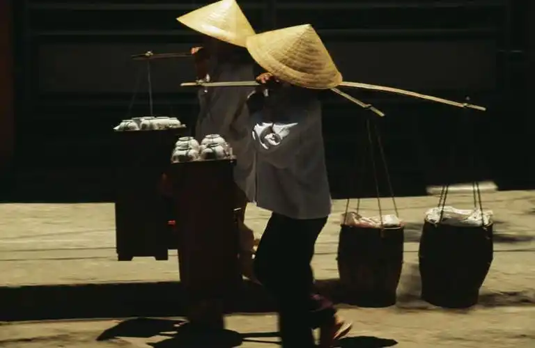 东方人,两个人,走,交叉,横图,室外,白天,侧面,衬衫,竹子,帽子,越南