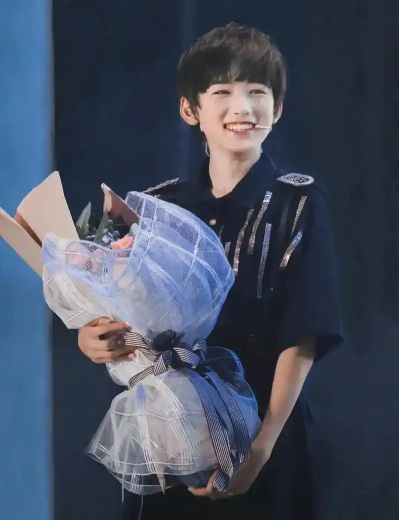 宋亚轩 #时代少年团 #小海螺#追星女孩"年少的梦啊,有些 - 抖音