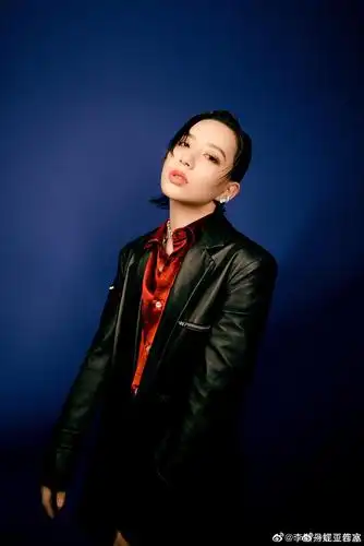 李斯丹妮的妆发能不能好好整整,一直在安慰自己,今天真忍不.