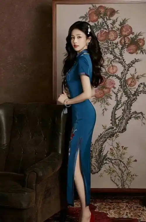 23号杨超越第二十名孙茜第二十名戚薇你觉得哪位女明星的旗袍最美呢?