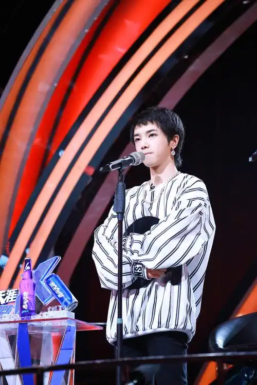 p>华晨宇,1990年2月7日生于湖北省十堰市,中国内地流行乐男歌手,作曲