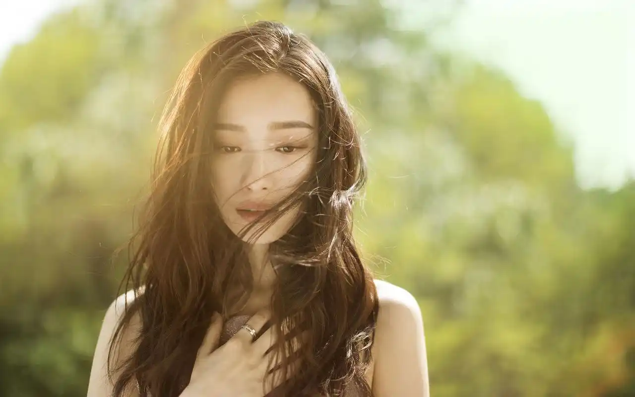 倪妮性感忧郁写真高清桌面壁纸