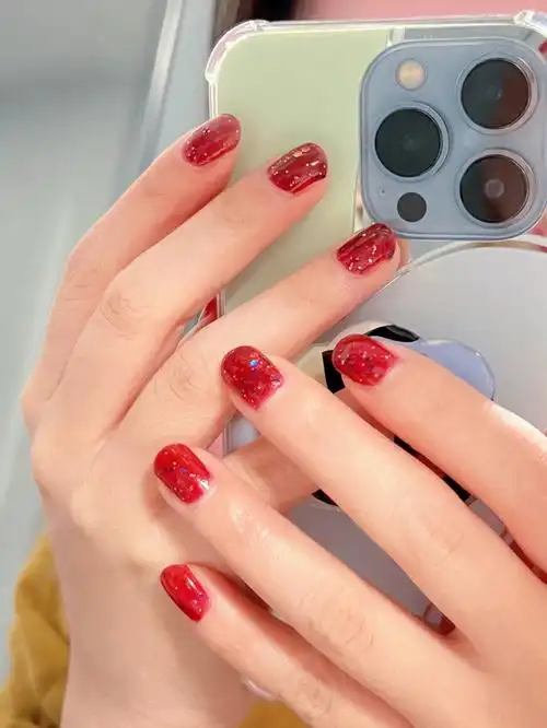 新买的指甲油厚涂好看还显手白