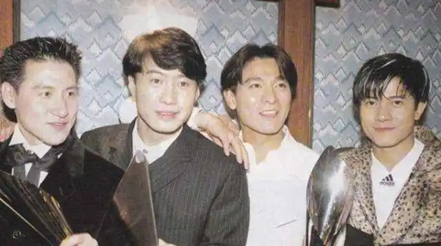 香港四大天王,妻子美若天仙,家庭幸福美满,可惜有一位离婚了