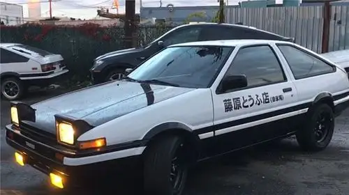 《头文字d》同款ae86,由桑塔纳改装,侧面一贴纸很吸睛!