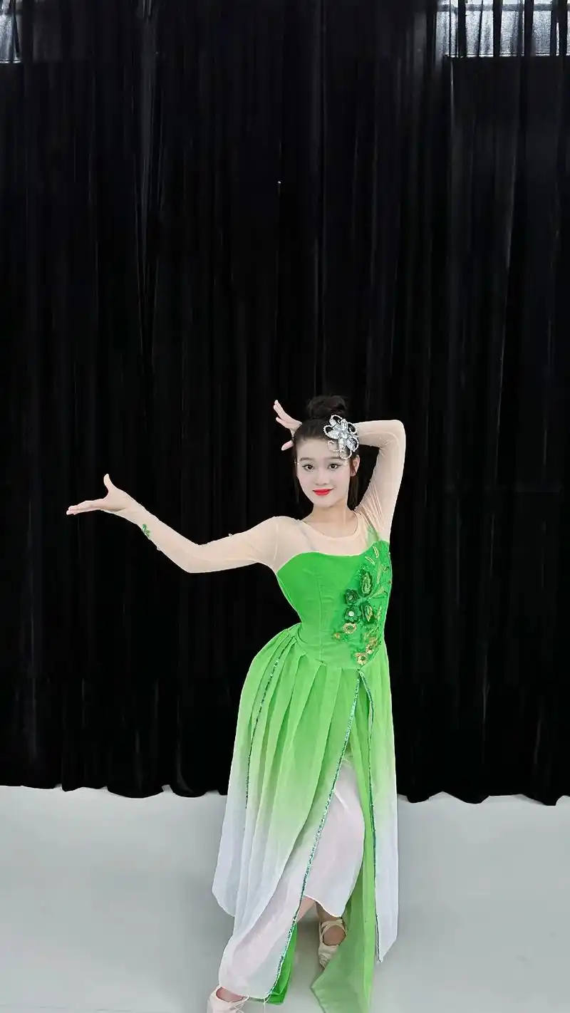 生个女儿让她跳舞,不一定非要走专业,就是学舞蹈的过程,看到洋 - 抖音