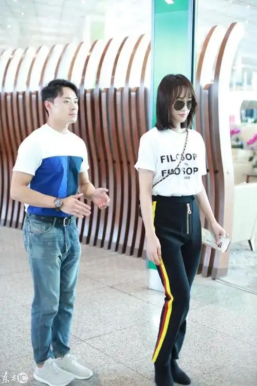 小情侣蓝盈莹与曹骏现身,0身高差情侣很相配嘛,满满是爱