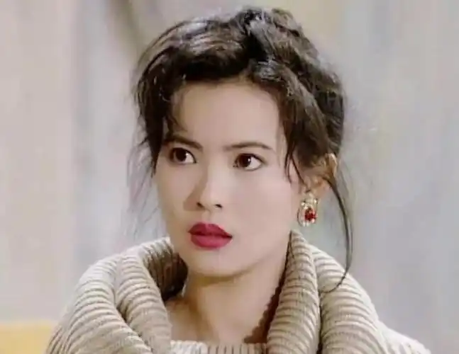 蓝洁瑛流落街头,成奎安于心不忍,对饭店老板说:她的饭钱记我账|曾志伟