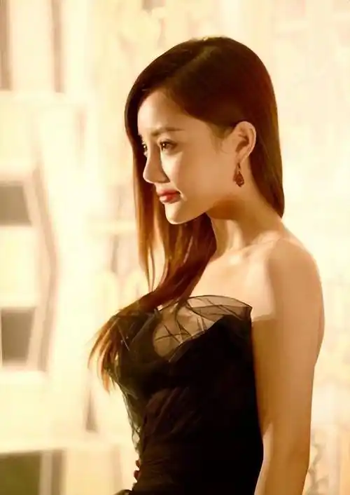 李小璐无修图曝光,老了还是挺好看的