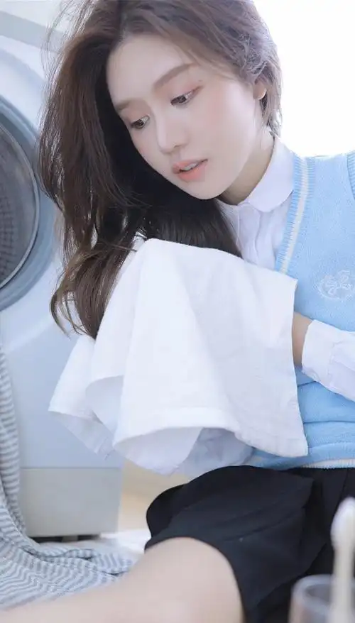 清纯甜美校花性感超短裙私房迷人写真