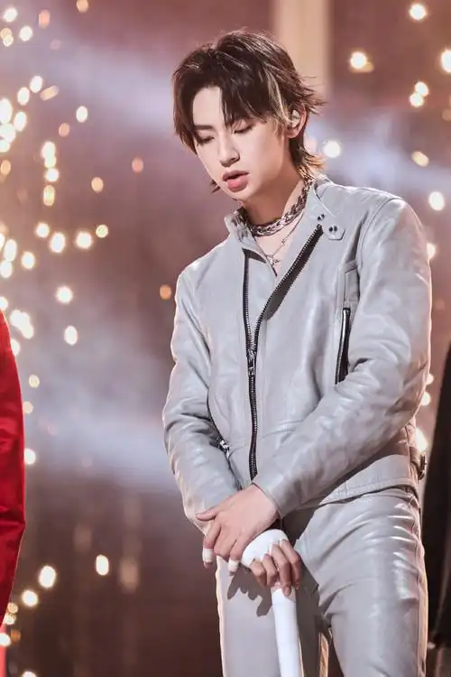 小鬼王琳凯超话"ogbaby"厂牌经理人@小鬼-王琳凯现场图抵达,一个舞台