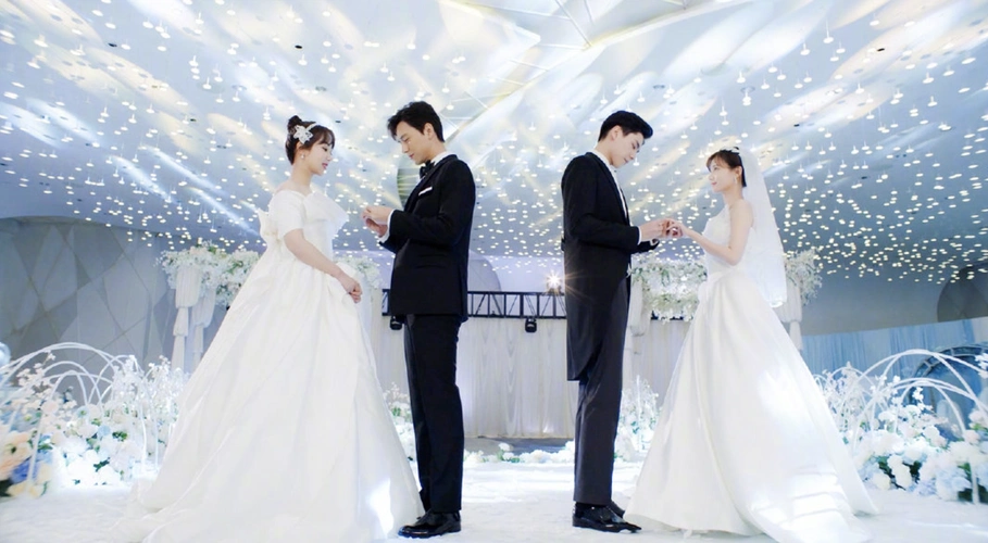 童颜夫妇举办婚礼并甜蜜接吻,杨紫却因身材臃肿被调侃是奉子成婚|我的