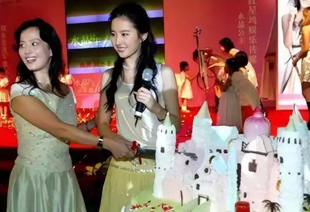 事实证明,36岁"绯闻缠身"的刘亦菲,走上了另一条大道