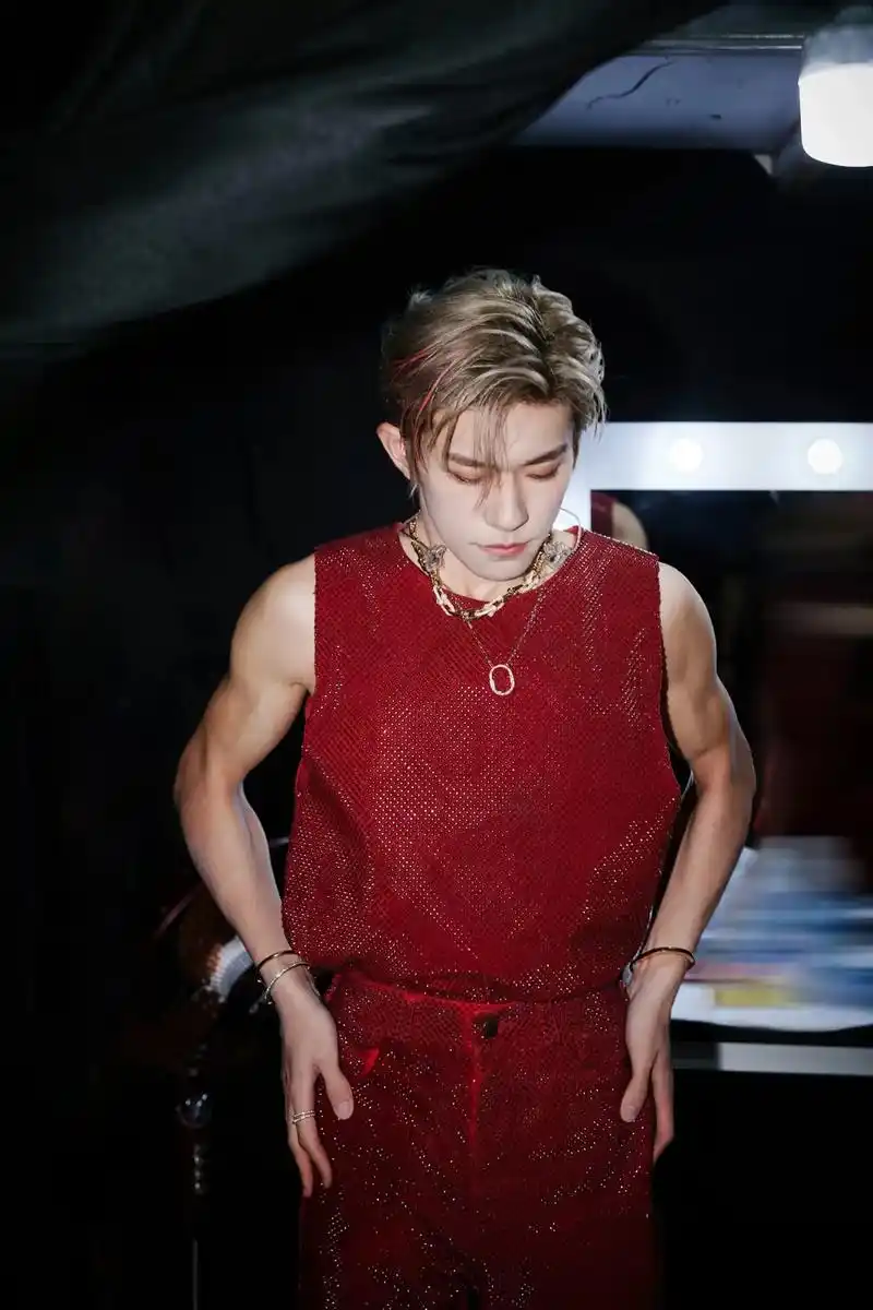 怎么忍心怪你犯了错～～#易烊千玺 #易烊千玺腹肌