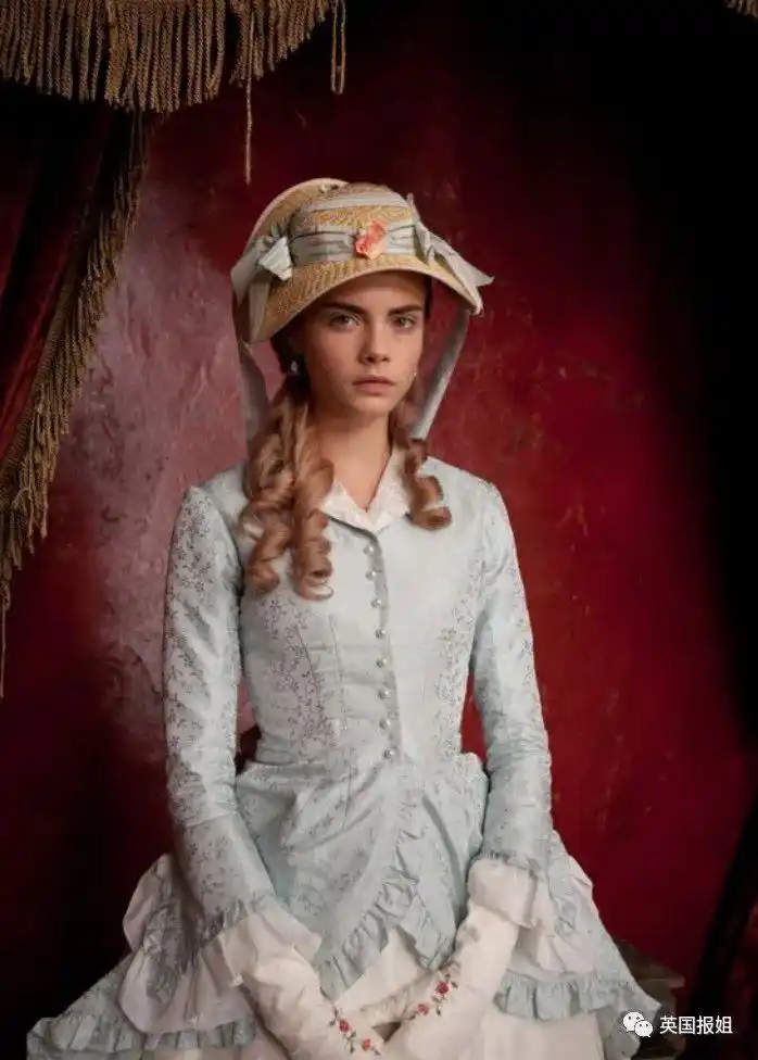 甜英国贵族超模爱上美国女演员机场热吻狂撒狗粮丨百家故事