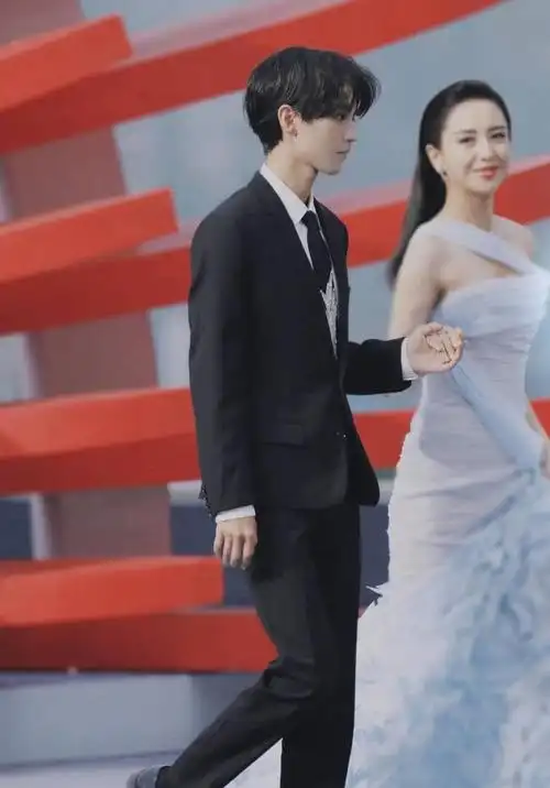 baby变成功案例,热巴烤瓷牙显老了|模特|张雪迎|佟丽娅|刘昊然|王俊凯