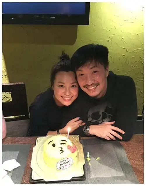 郑中基当年很贪玩,现与妻子过着平凡日子|郑中基|余思敏|妻子_新浪