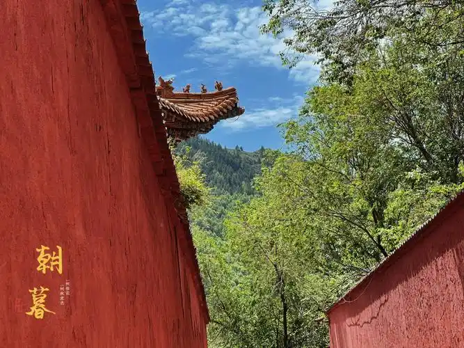 上一次来五台山是2021年3月,那天恰巧是疫情开门的第一天,有幸拜了五