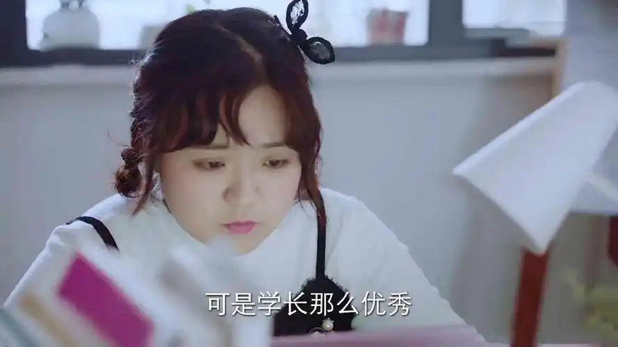 王漪淼扮演的闺蜜林霞,今天要说的就是《初恋那件小事》的阿霞,你还