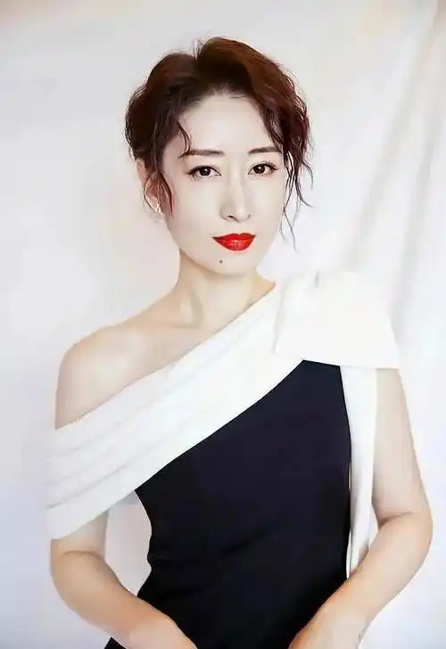 刘敏涛,独立女性典范,一首红色高跟鞋,魔性表情天下知_老公_雪糕