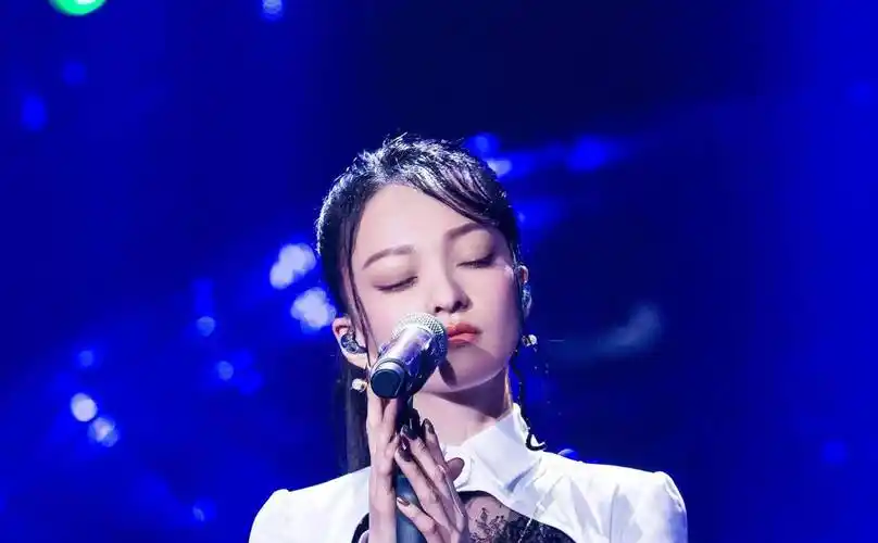 现在,张韶涵在娱乐圈是一个成功的明星.