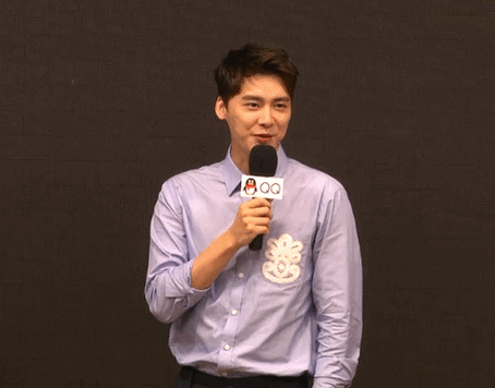 李易峰《心理罪》深圳路演,一张照片拍出了他的曲线美