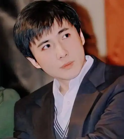 难怪沈腾年轻时候是军艺校草看到父母和姐姐的颜值后瞬间明白