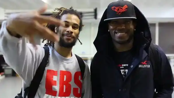 狂派舞,他最早起源于南中央洛杉矶非洲裔美国人社区,这个舞种的创始人