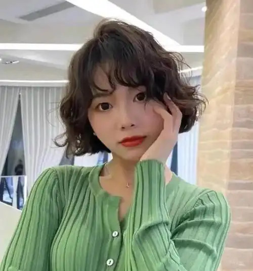 中短发烫什么卷显年轻 推荐这几款美到无死角_女生烫发 - 美发站