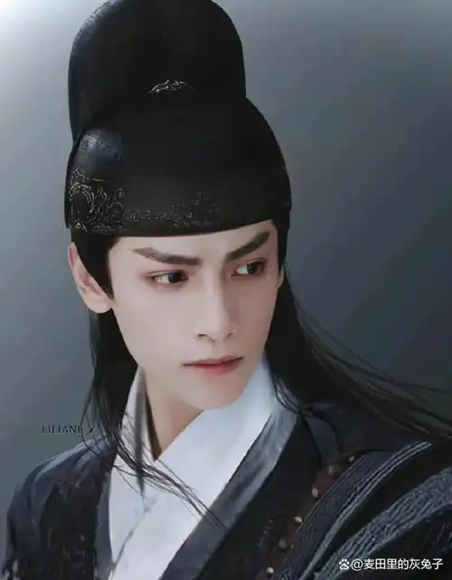 最近罗云熙新剧《长月烬明》热播,饰演的詹台烬又一次惊艳到我了,再加