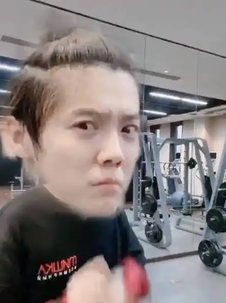 原创鹿晗黄子韬合体拍视频鹿桃欢乐重现来创3公费叙旧