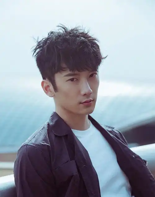 180cm/出生地:北京/出生日期:1990年10月6日职业:演员简介:刘芮麟