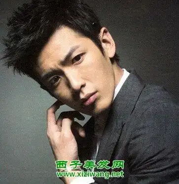 柯震东飞机头发型造型 示范帅气飞机头打理