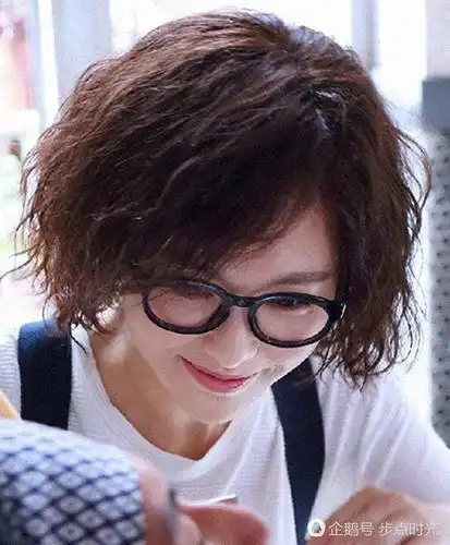 方便面头唐嫣真女神,刘亦菲霸气,baby输得好惨!