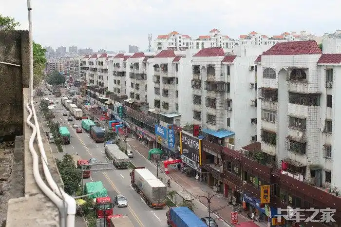 东莞下桥水果批发市场一角