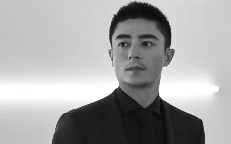 霍建华最新西装帅气写真