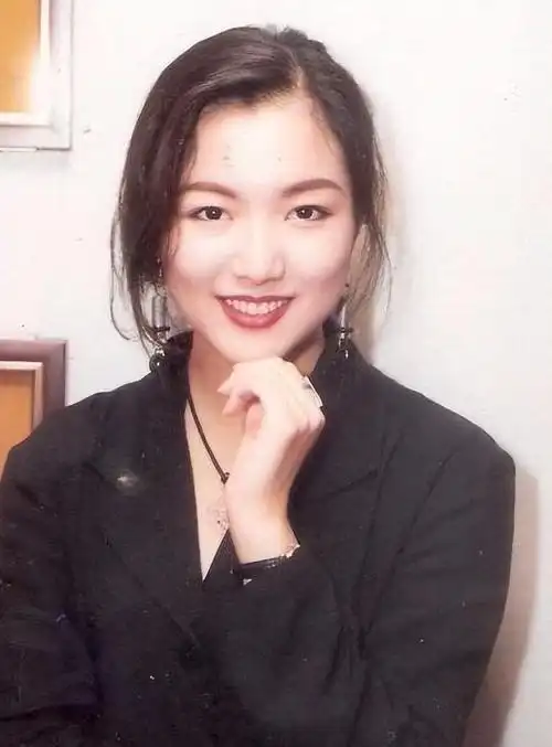 一代天后郑秀文,为何面对许志安如此"卑微"?插图15