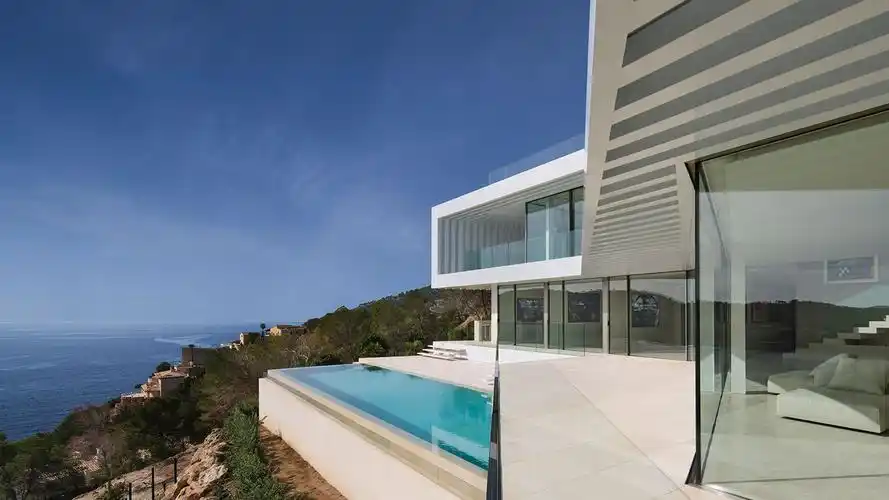 399㎡艺术画廊全景视野的顶级海景别墅