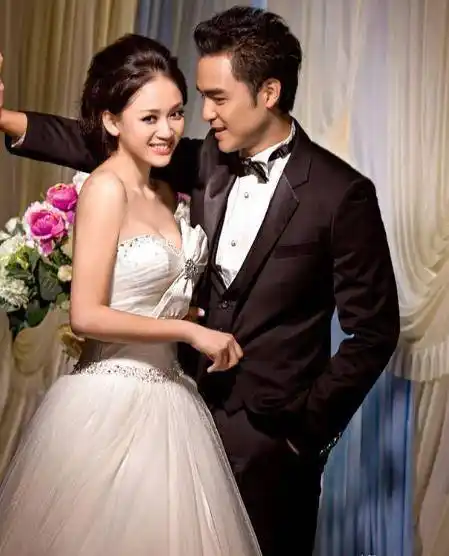 (5)明道,陈乔恩刘亦菲不仅跟杨洋拍过婚纱照,也跟王力宏拍过婚纱照.