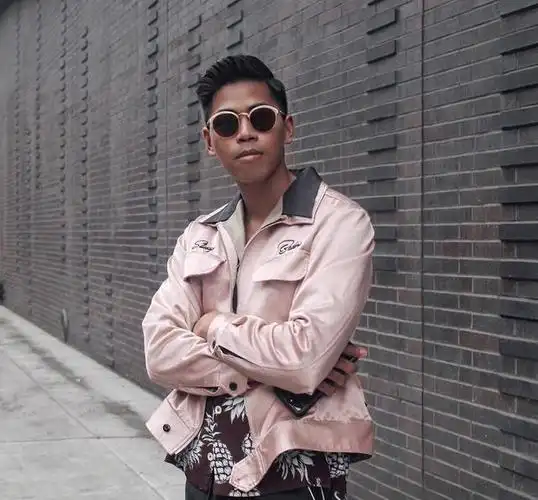 干货|皮肤黑的男生应该怎么穿搭,才能显得帅气?