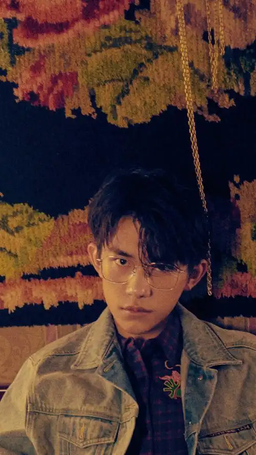 最美手机壁纸男明星易烊千玺