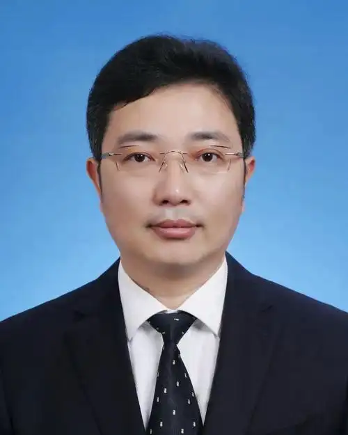 67张少华满票当选常山县人民政府县长