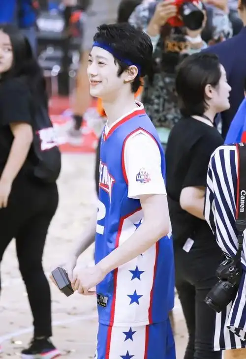保护"篮球男孩"赖冠霖,穿球服的奶罐真帅